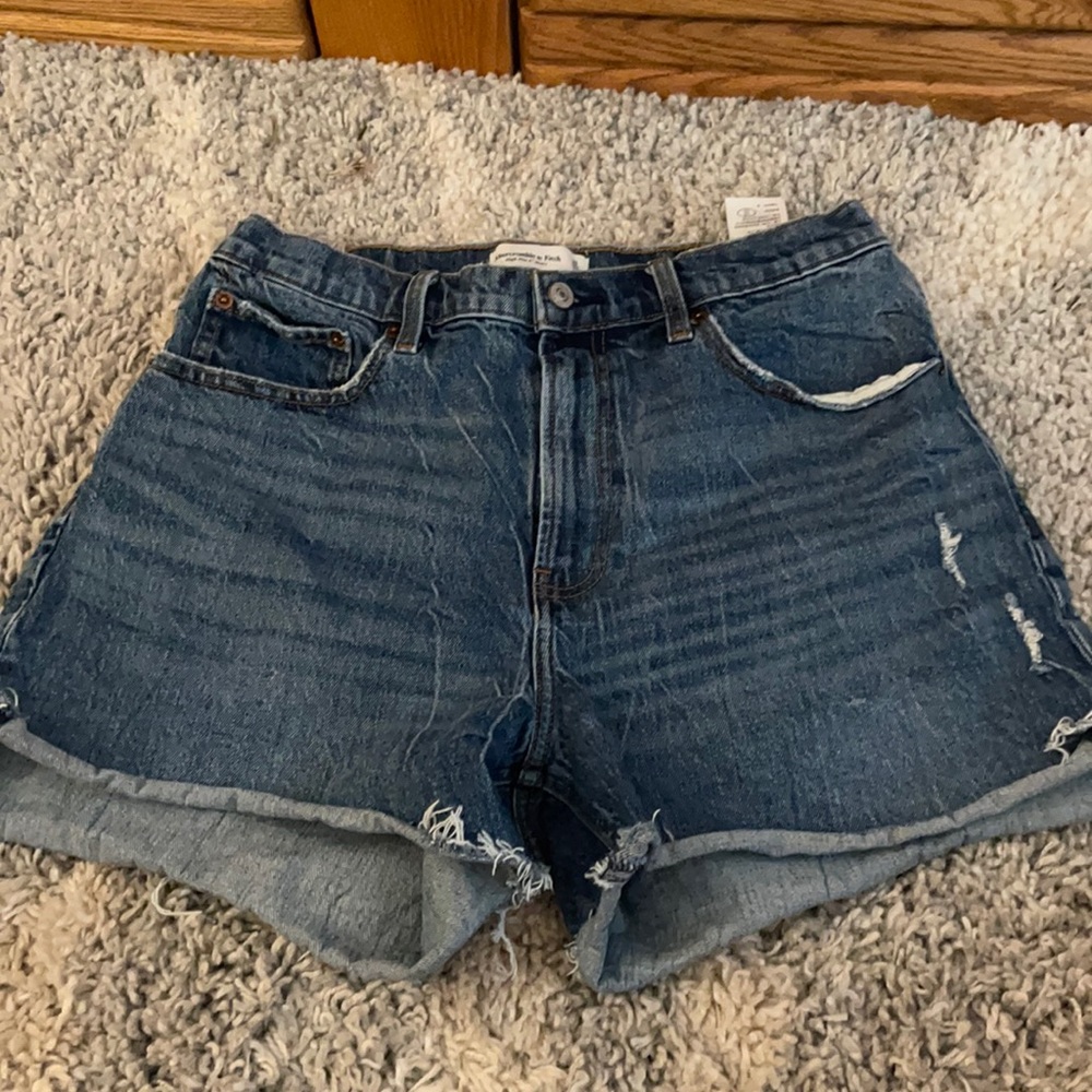 Abercrombie and Fitch Curve love mom short